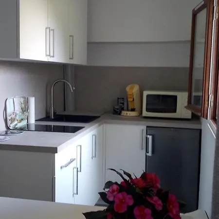 Cosy Avec Jardinet Apartment *