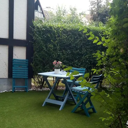 Апартаменты Cosy Avec Jardinet
