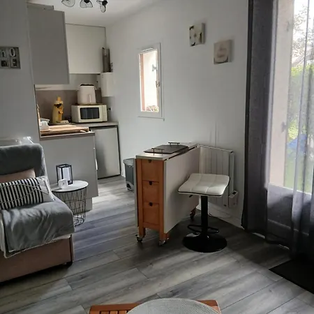 Апартаменты Cosy Avec Jardinet Varaville